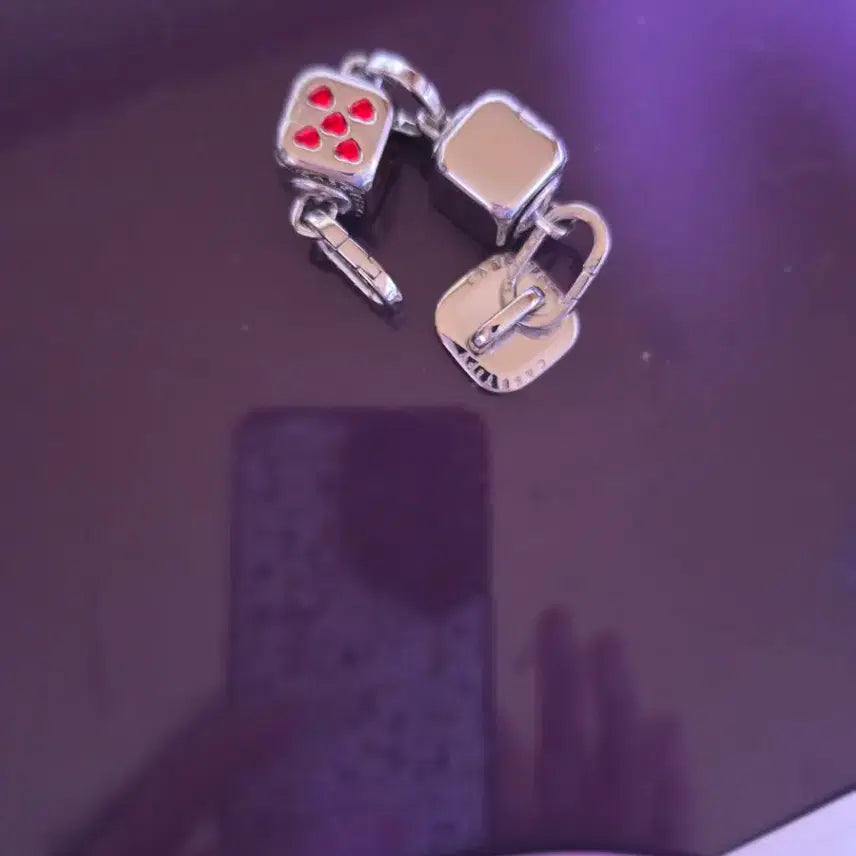 [BUNJANG] G-Dragon x Casetify Cube Keychain / G-dragon 케이스티파이 큐브키링