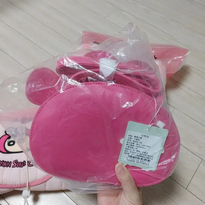 [BUNJANG] Crayon Shin-chan Bathrobe, Travel Pouch &amp; Tote Bag Bundle Set / 짱구 목욕가운&amp;여행용파우치&amp;토트백 일괄