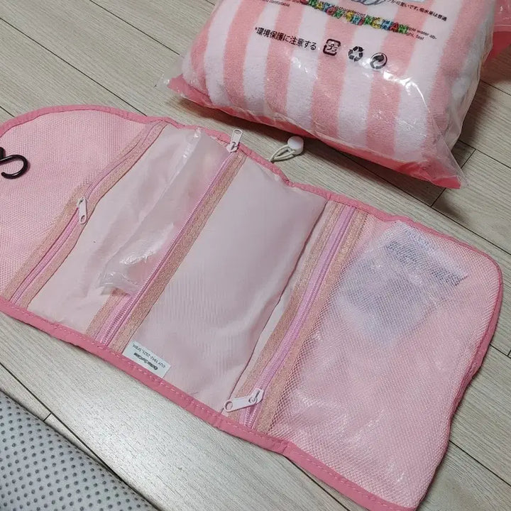 [BUNJANG] Crayon Shin-chan Bathrobe, Travel Pouch &amp; Tote Bag Bundle Set / 짱구 목욕가운&amp;여행용파우치&amp;토트백 일괄