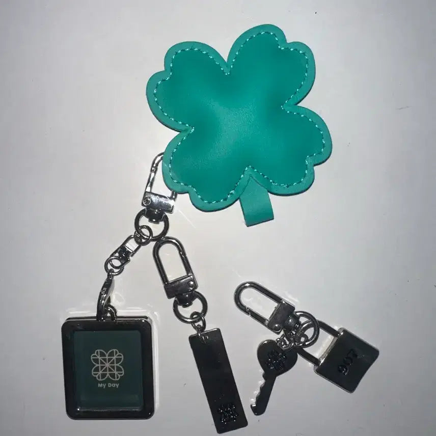 [BUNJANG] DAY6 4th Fanclub Kit Keychain / 데이식스 4기 팬클럽키트 키링