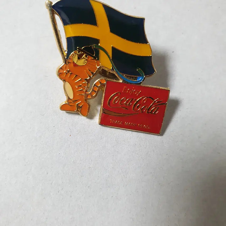 [BUNJANG] Coca-Cola 88 Seoul Olympics Badge &amp; Bear Plush / 코카콜라 88올림픽 뱃지 / 코카콜라 곰인형