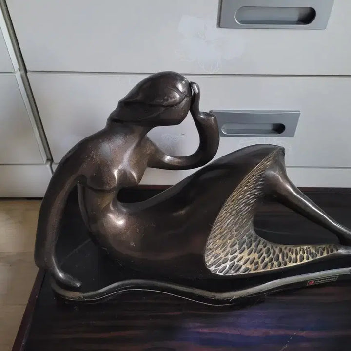 [BUNJANG] Bronze Woman Sculpture by Jongsoo Kyung / 브론즈 여인 조각상