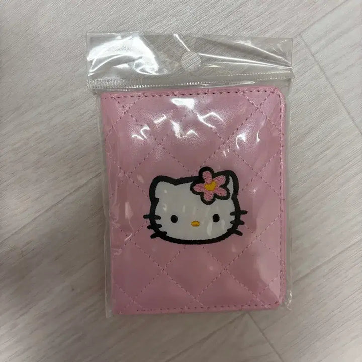 [BUNJANG] Hello Kitty Quilt 2-Tier Bifold Wallet / 헬로키티 문방구 퀄트 2단 반지갑 키티지갑