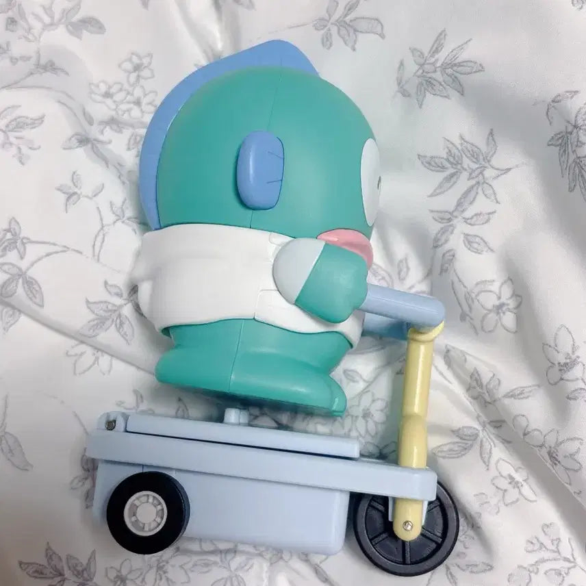 [BUNJANG] Kyo Dong Riding Kickboard Figure / 킥보드 타는 교동이 피규어