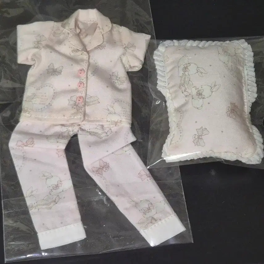[BUNJANG] 6-inch Doll Long-Sleeve Pajamas Set with Pillow (Pink) / 육일돌 인형 옷 긴팔 파자마 잠옷 + 베개 (핑크)