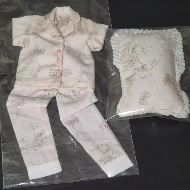 [BUNJANG] 6-inch Doll Long-Sleeve Pajamas Set with Pillow (Pink) / 육일돌 인형 옷 긴팔 파자마 잠옷 + 베개 (핑크)