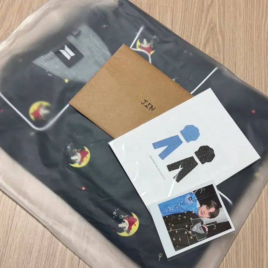 [BUNJANG] BTS Jin Artist-Made Pajamas (M) / BTS 아티스트 메이드 석진 파자마