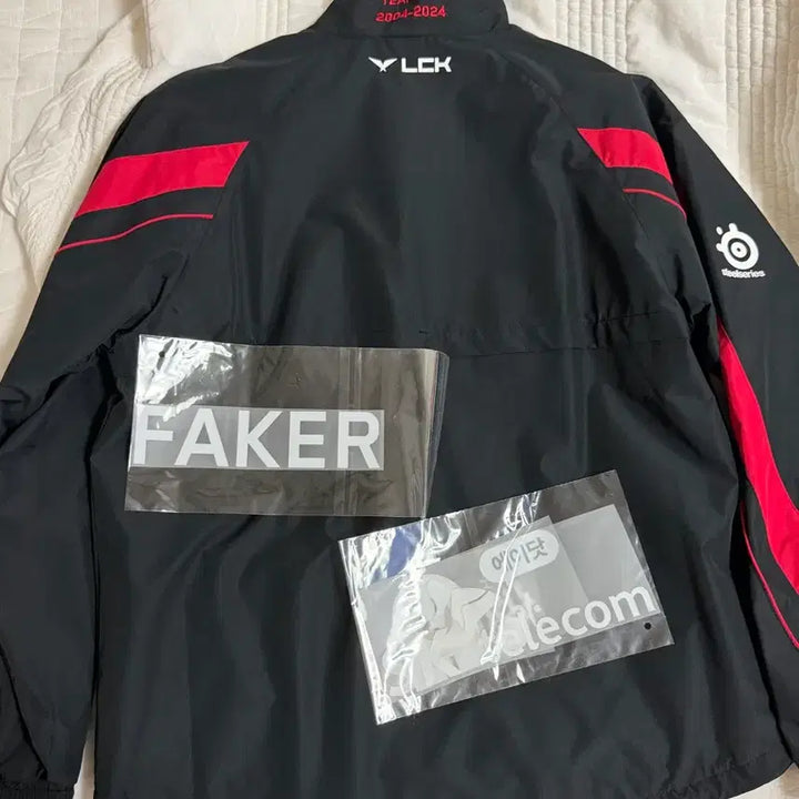 [BUNJANG] T1 2024 LCK Spring Uniform Jacket Non-Marking L (Marking Kit Included) / T1 티원 2024 LCK 스프링 유니폼 자켓 논마킹 새상품 L (마킹키트 제공)