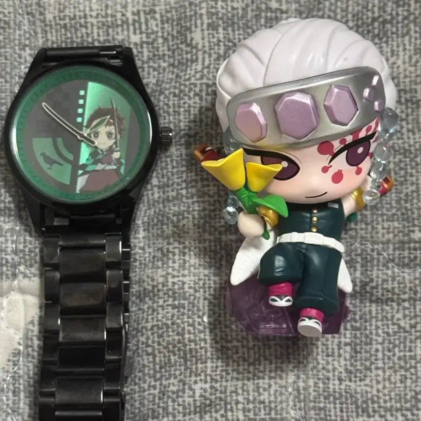 [BUNJANG] Demon Slayer Tanjiro Watch &amp; Tengen Pop Mart Figure / 귀멸의칼날 탄지로 시계 , 텐겐 팝마트 피규어 팝니당 귀칼