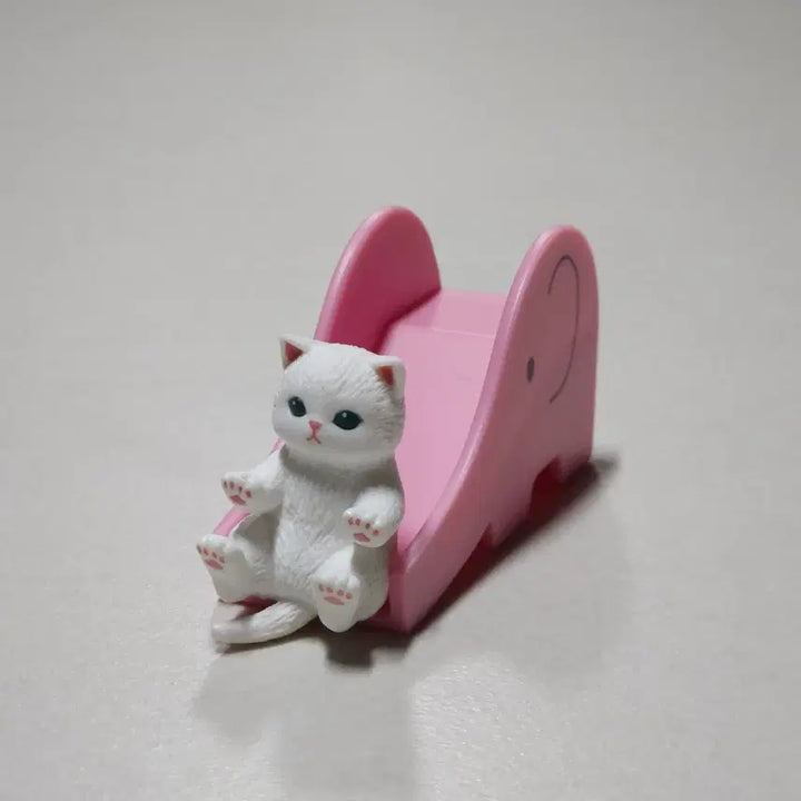 [BUNJANG] Morf Sand Cat Slide Gacha (White) / 모프샌드 미끄럼틀 가챠 흰냥이