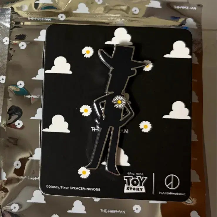 [BUNJANG] G-Dragon Peaceminusone x Toy Story Pin Badge / 지디 피스마이너스원 토이스토리 핀뱃지