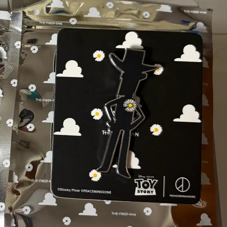 [BUNJANG] G-Dragon x PEACEMINUSONE x Toy Story Pin Badge / 지디 피스마이너스원 토이스토리 핀뱃지