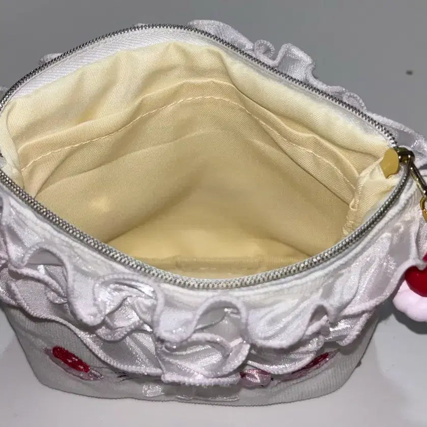 [BUNJANG] Hello Kitty Ichigo Series Pouch / 키티 이치고 시리즈 파우치