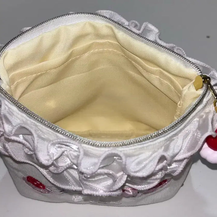 [BUNJANG] Hello Kitty Ichigo Series Pouch / 키티 이치고 시리즈 파우치