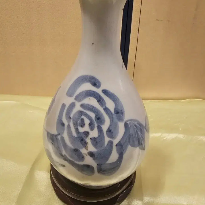 [BUNJANG] Blue-and-White Porcelain Flower Decorated Vase / 청화백자 초화문 주병.