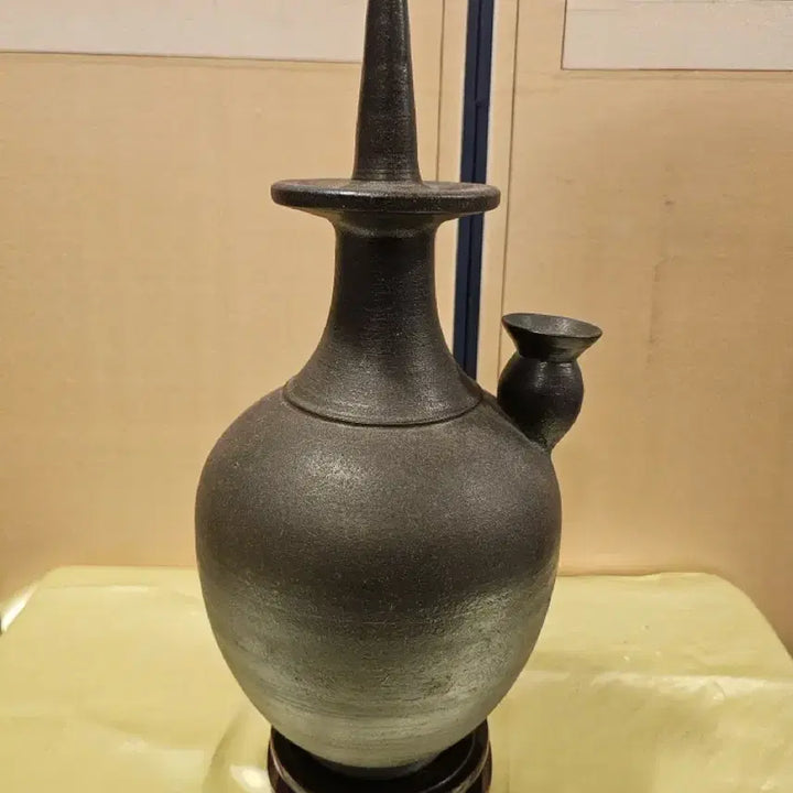 [BUNJANG] Ewer Water Bottle / 질로 만들어진 정수병.