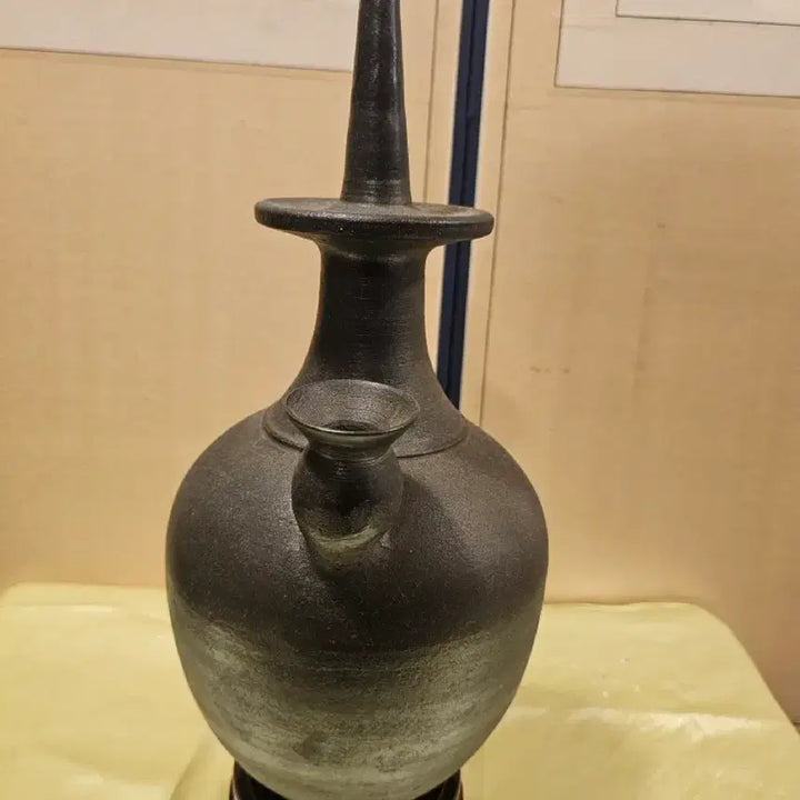 [BUNJANG] Ewer Water Bottle / 질로 만들어진 정수병.