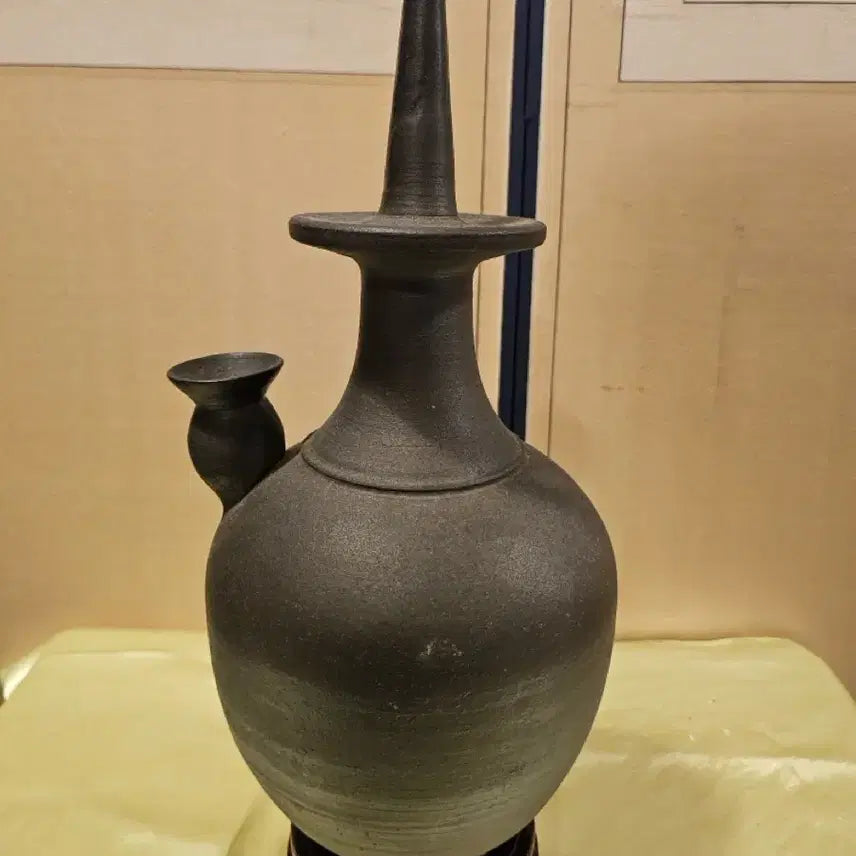 [BUNJANG] Ewer Water Bottle / 질로 만들어진 정수병.