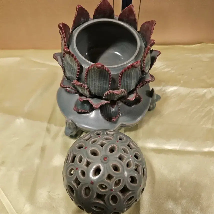 [BUNJANG] Celadon Porcelain Filigree Incense Burner / 청자 투각 칠보문 향로.