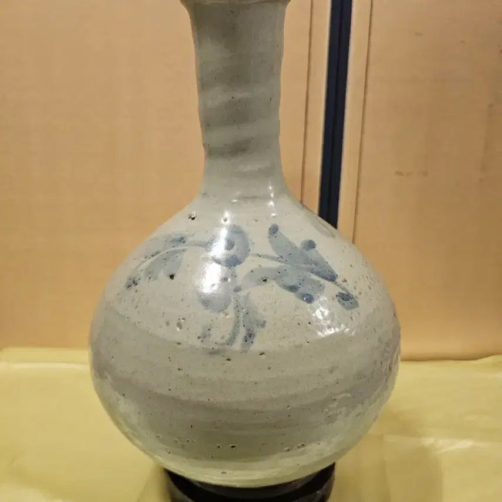 [BUNJANG] Joseon Dynasty Blue-and-White Porcelain Floral Vase / 청화백자 초화문 주병.