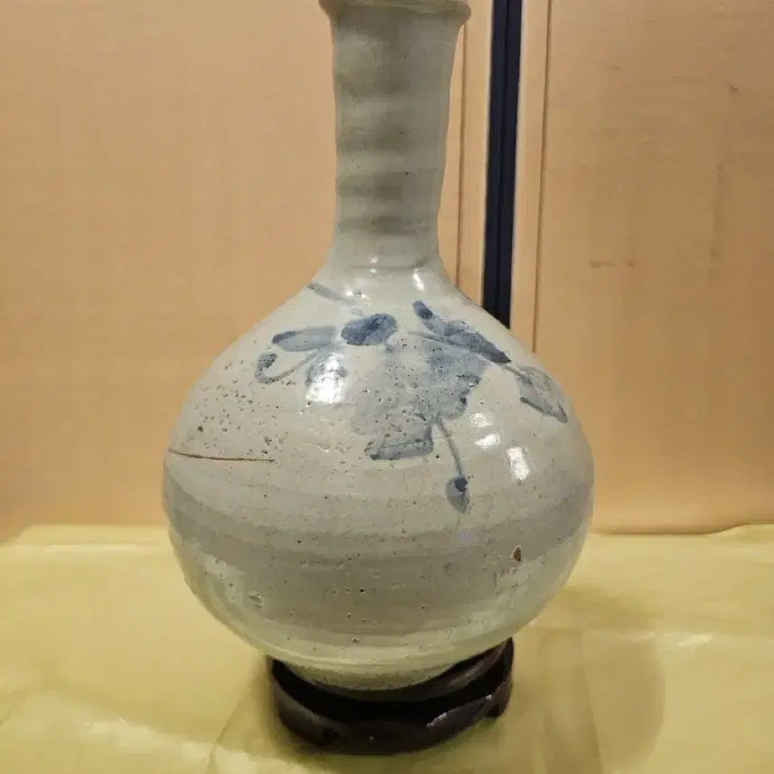 [BUNJANG] Joseon Dynasty Blue-and-White Porcelain Floral Vase / 청화백자 초화문 주병.