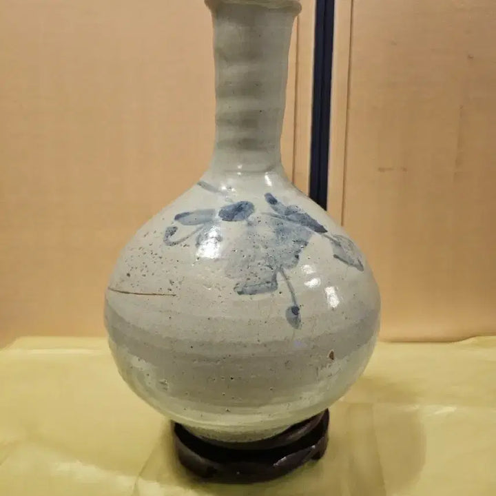 [BUNJANG] Joseon Dynasty Blue-and-White Porcelain Floral Vase / 청화백자 초화문 주병.