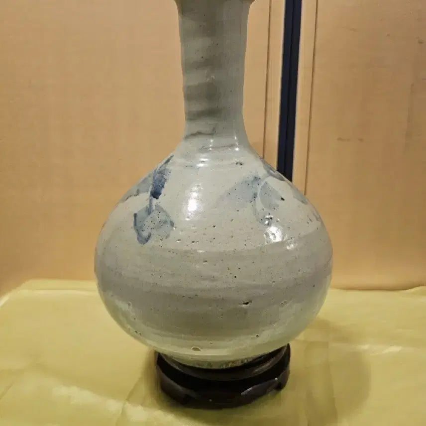 [BUNJANG] Joseon Dynasty Blue-and-White Porcelain Floral Vase / 청화백자 초화문 주병.