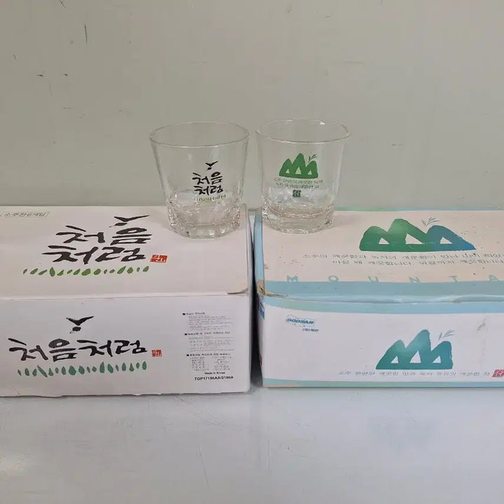 [BUNJANG] Vintage Glass Soju Shot Glasses Bundle (8 Boxes, 48 pcs) / 근대사 수집 옛날 고전잔 소주잔 유리잔 곰바우 경월 보해 화이트 8박스본