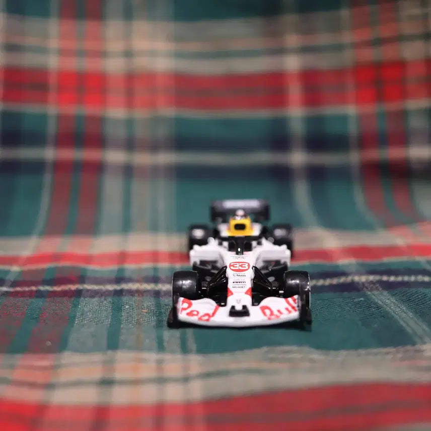 [BUNJANG] Tomica Premium Racing Red Bull Honda RB16B No. 33 - Honda Tribute White Livery / 토미카 프리미엄 레이싱 레드불 F1 레이싱 혼다 RB16B No 33 혼다 헌정 화이트 리버리