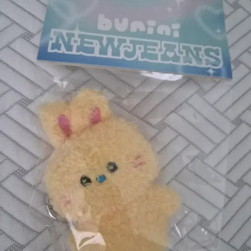 [BUNJANG] NewJeans Bunnini Doll Keychain Yellow (Sealed) / [ 미개봉 정가이하 ] 뉴진스 버니니 인형 미니 키링 옐로우 노랑 버전 라인프렌즈 팝업
