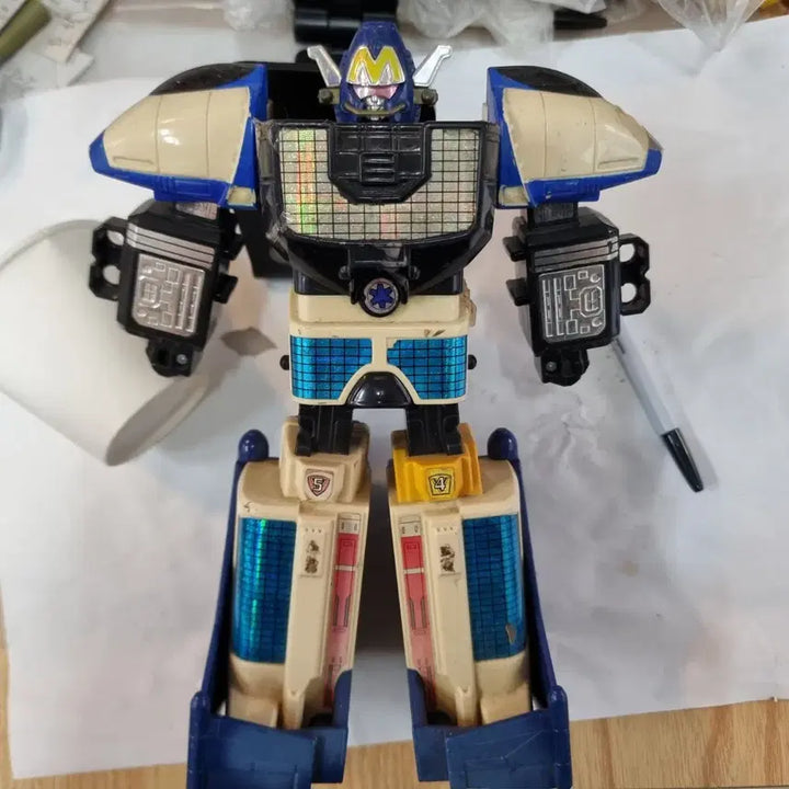 [BUNJANG] Bandai Macliner Transforming Robot Toy / 반다이에서 나온 맥라이너 변신 로봇이에요사진에서 보이는 그대로의 모습이며, 멋진 디자인을 자랑 로봇  수집용으로도 좋아요추억의 로봇을 간직하고 싶은 분들께 추천드려요고전로봇으