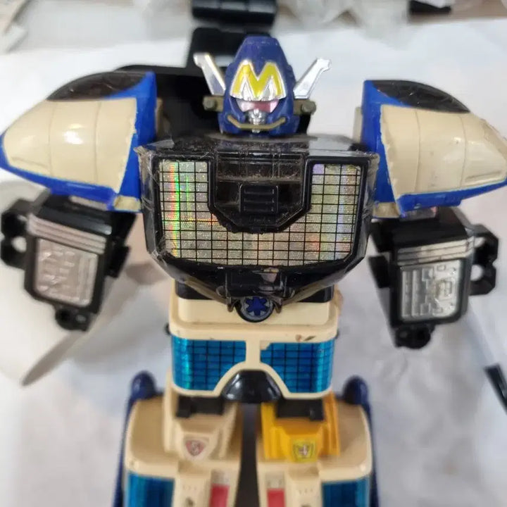 [BUNJANG] Bandai Macliner Transforming Robot Toy / 반다이에서 나온 맥라이너 변신 로봇이에요사진에서 보이는 그대로의 모습이며, 멋진 디자인을 자랑 로봇  수집용으로도 좋아요추억의 로봇을 간직하고 싶은 분들께 추천드려요고전로봇으
