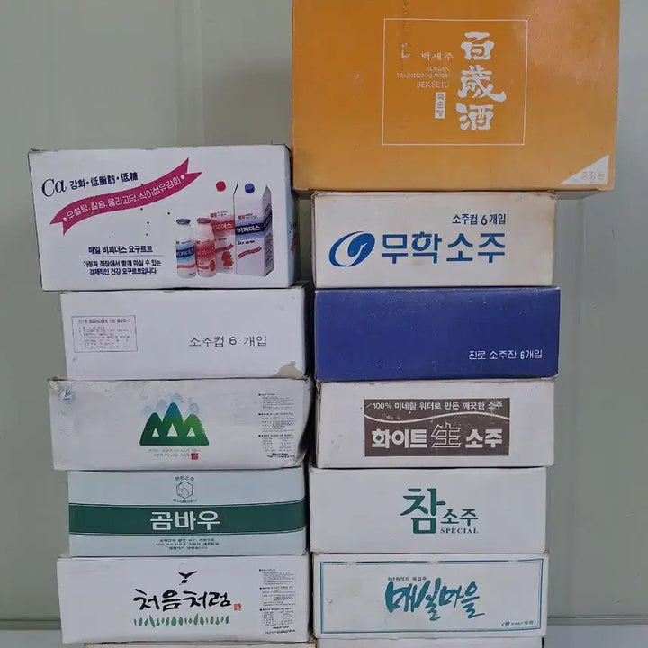 [BUNJANG] Vintage Glass Shot Glasses Collection (13 Boxes) / 근대사 수집 자료 옛날 고전잔 소주잔 유리컵 미사용 13박스본