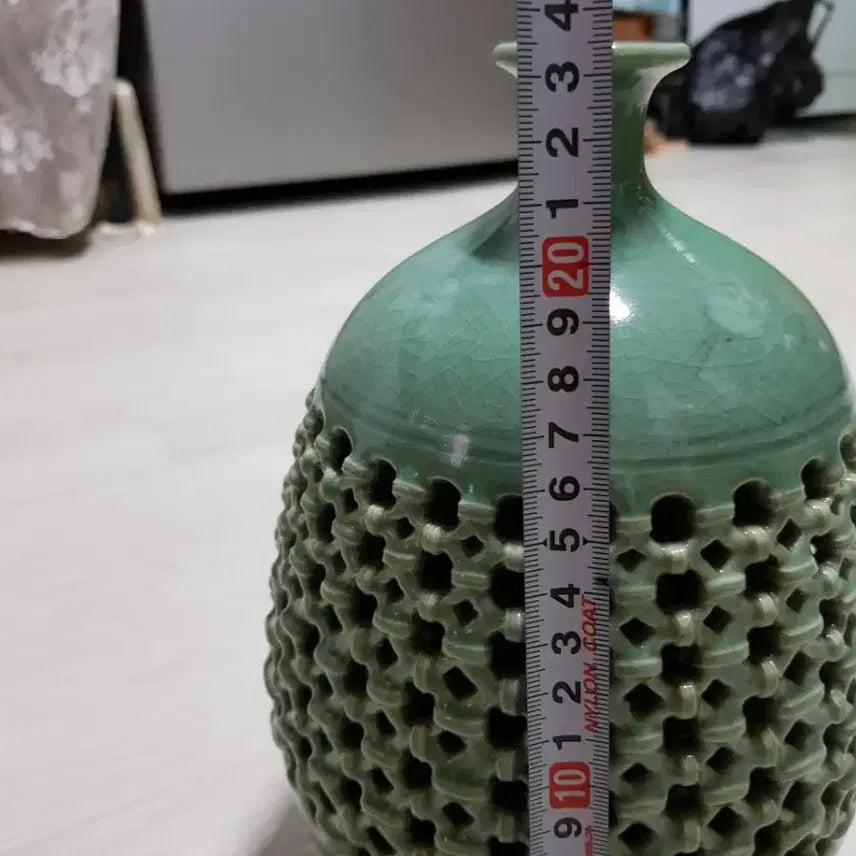 [BUNJANG] Haecheon Masterwork Celadon Inlay Vase / 해천장인투각작품청자