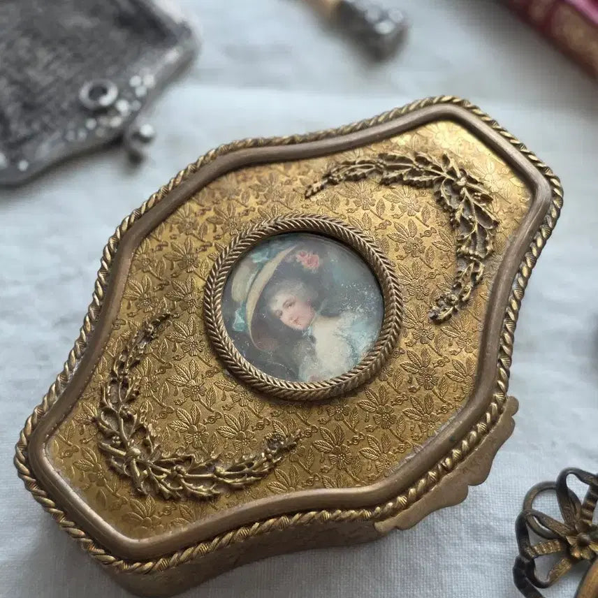 [BUNJANG] French Antique Bronze Jewelry Box with Floral and Portrait Detail / 프랑스 앤틱 브론즈 주얼리 박스