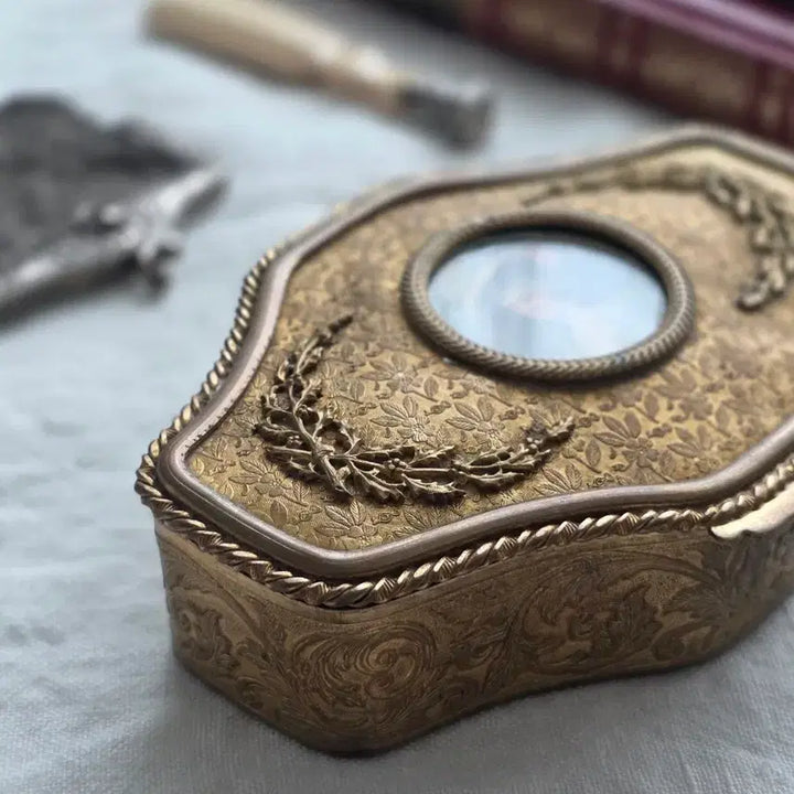 [BUNJANG] French Antique Bronze Jewelry Box with Floral and Portrait Detail / 프랑스 앤틱 브론즈 주얼리 박스