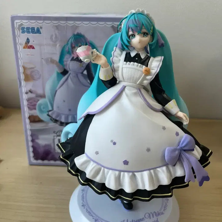 [BUNJANG] Hatsune Miku Classical Maid Figure &amp; Closed Window Figure Bundle Set / 미쿠 클래시컬 메이드 피규어 미쿠 닫힌창 피규어 일괄