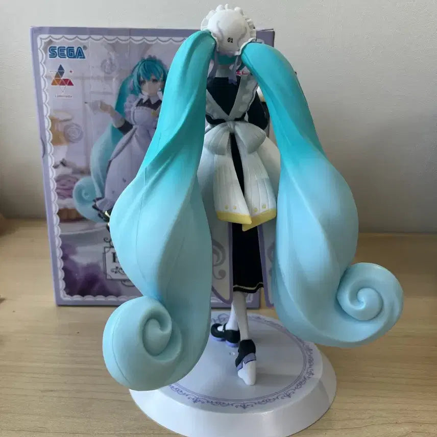 [BUNJANG] Hatsune Miku Classical Maid Figure &amp; Closed Window Figure Bundle Set / 미쿠 클래시컬 메이드 피규어 미쿠 닫힌창 피규어 일괄