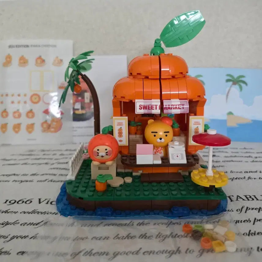 [BUNJANG] Kakao Friends Lego Jeju Edition Ryan &amp; Chunsik - Clementine Market Brick Figure / (안전결제 가능)카카오프렌즈 레고 제주 에디션 라이언과 춘식이 감귤 마켓 브릭 피규어