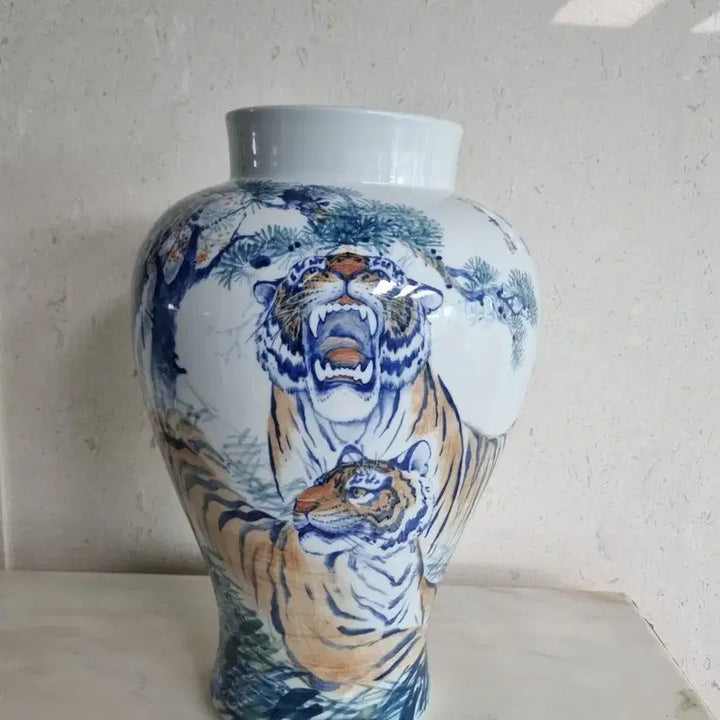 [BUNJANG] Large Blue and White Porcelain Jar with Tiger Painting and Calligraphy / 46cm 대형/한시 소장품] 청화채색 맹호도 백자 항아리 도자기