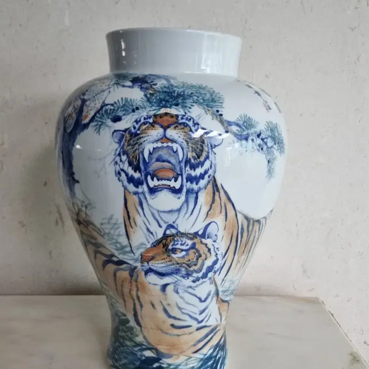 [BUNJANG] Large Blue and White Porcelain Jar with Tiger Painting and Calligraphy / 46cm 대형/한시 소장품] 청화채색 맹호도 백자 항아리 도자기