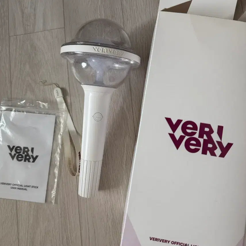 [BUNJANG] VERIVERY Official Light Stick / 급처 베리베리 응원봉 양도합니다 (팔아요)