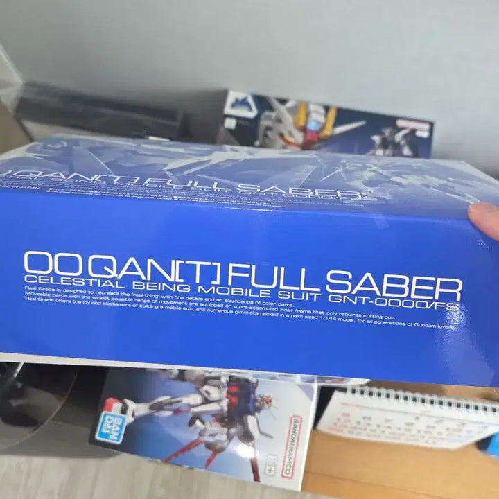 [BUNJANG] Bandai RG 00 Qan[T] Full Saber Gundam &amp; 107 Maintenance Unit / RG 더블오 퀀터 풀세이버 건담 미개봉 + 107정비반 프라모델 건프라 반다이