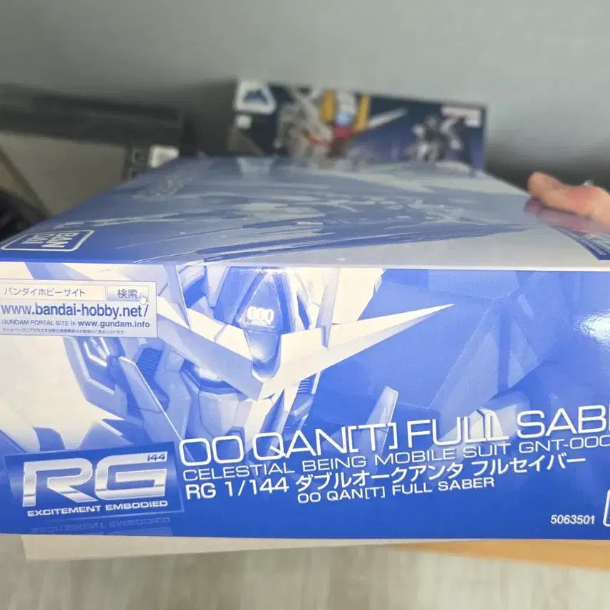 [BUNJANG] Bandai RG 00 Qan[T] Full Saber Gundam &amp; 107 Maintenance Unit / RG 더블오 퀀터 풀세이버 건담 미개봉 + 107정비반 프라모델 건프라 반다이