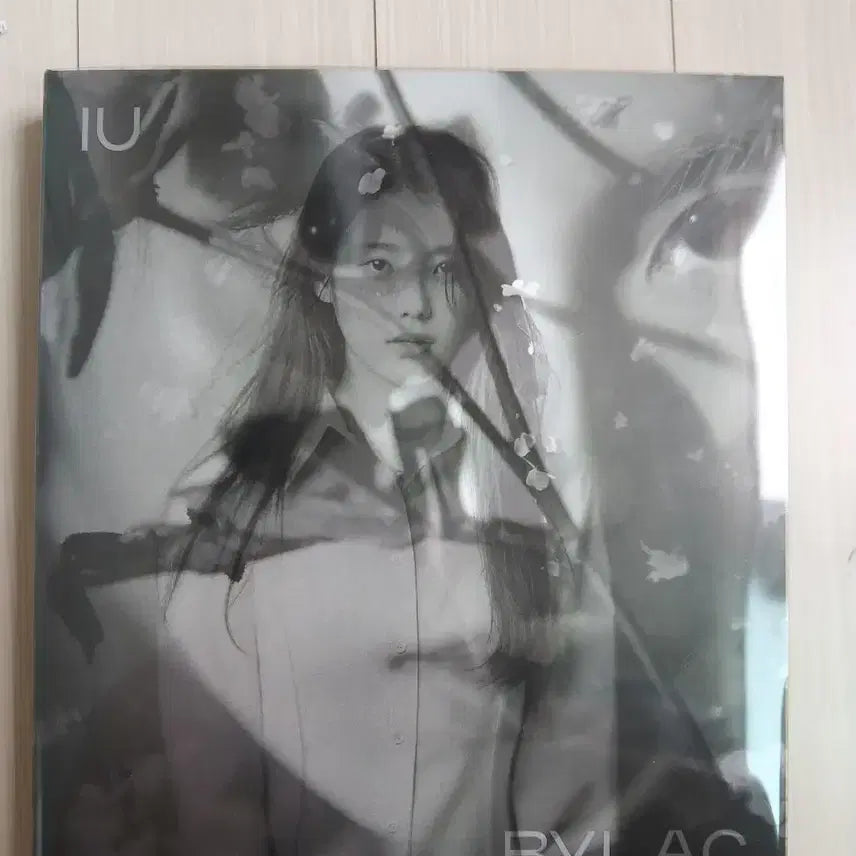 [BUNJANG] IU Love Poem Official 5th Full Album / 아이유 정규 5집 앨범