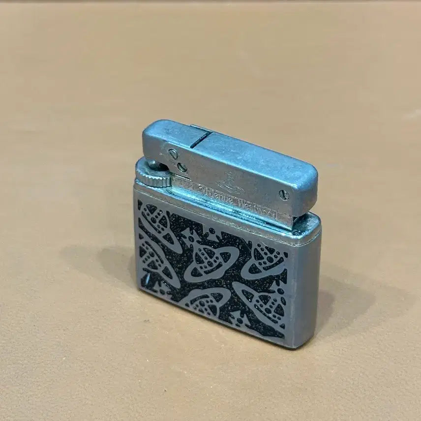 [BUNJANG] Vivienne Westwood Orb Pattern Lighter / 빈티지 Vivienne Westwood 비비안 웨스트우드 오브 패턴 라이터