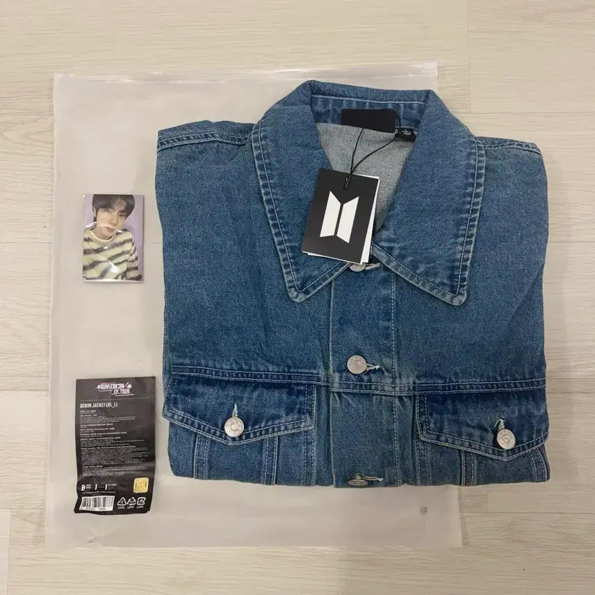 [BUNJANG] BTS Run Jin Denim Jacket L (Photocard Included) / [오늘 하루만 이 가격! 8/1 12am 종료] BTS 런석진 데님자켓 L (포카 포함)