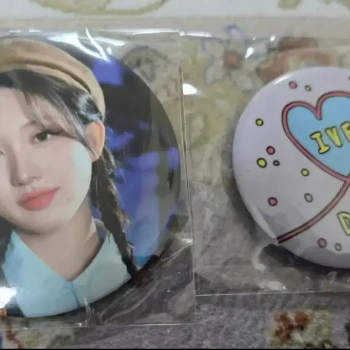 [BUNJANG] IVE Gaeul Scout Badge Set / 아이브 가을 스카우트 뱃지 세트