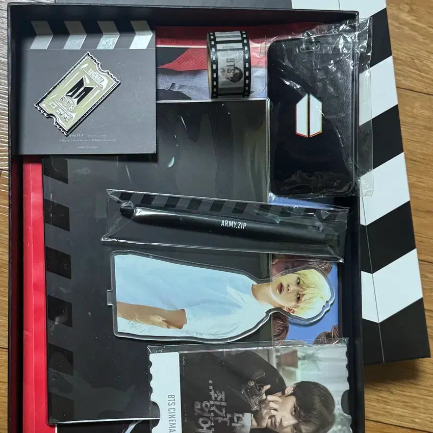 [BUNJANG] BTS Goods Bundle Set (Membership Kit, Cup Holder, ARMY Bomb, Unofficial Goods, etc.) / 방탄소년단 굿즈 세트 (멤버십 키트, 컵홀더, 아미밤, 비공굿 등)