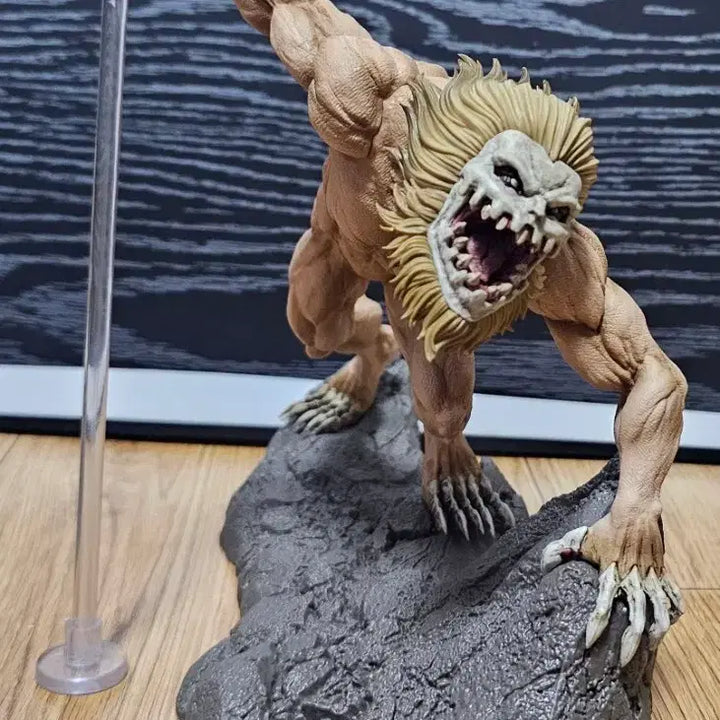 [BUNJANG] Attack on Titan Jaw Titan Figure / (급처) 제일복권 진격의거인 B상 턱거인 피규어